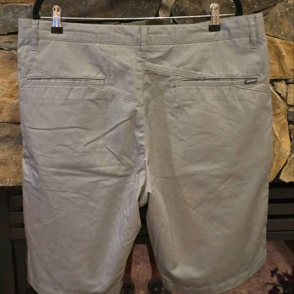 Volcom Size 38 - Picture 2 of 3